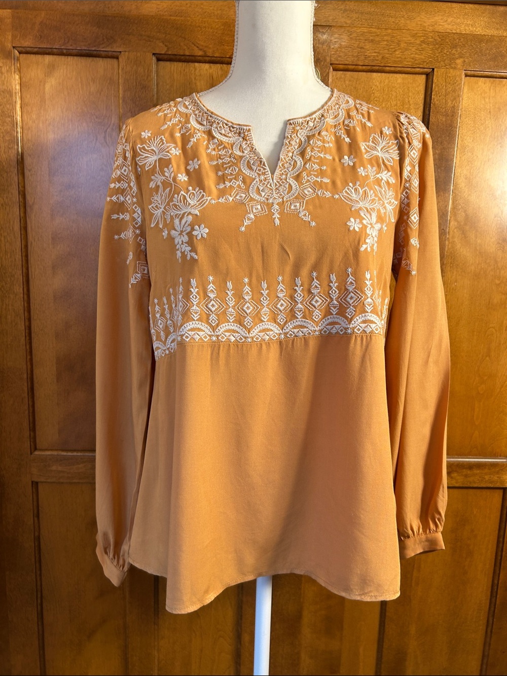 Savanna Jane Womens Marigold Embroidered Long Sleeve V-Neck Blouse. Sz S - Picture 2 of 11